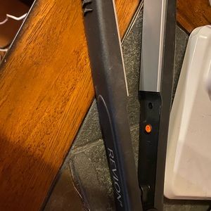 Revlon flat iron